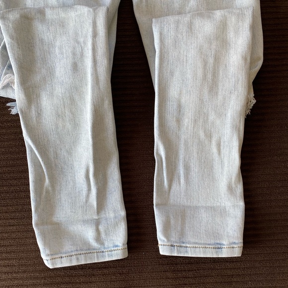 Light wash Distressed KanCan Jeans - Picture 5 of 7